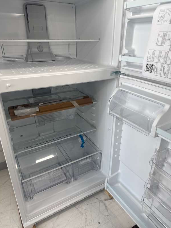 Whirlpool WRT311FZDW 20.5 Cu. Ft 33" Top-Freezer Refrigerator, White - Assessment Photo 11