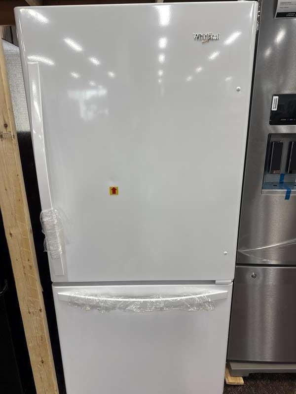 Whirlpool 30" WRB329DMBW Free Standing Refrigerator Bottom Freezer White - Assessment Photo 8
