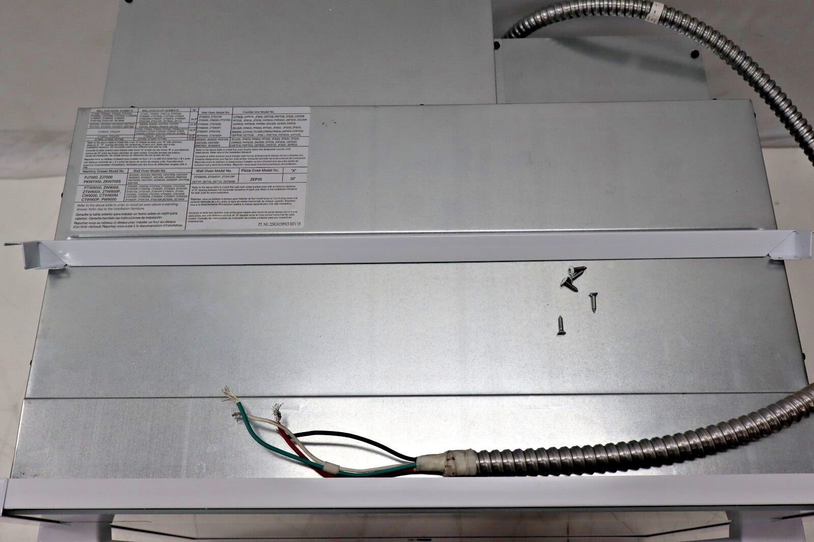 GE JTS3000DNWW - 30" Smart Built-In Single Electric Self-Clean Wall Oven - White