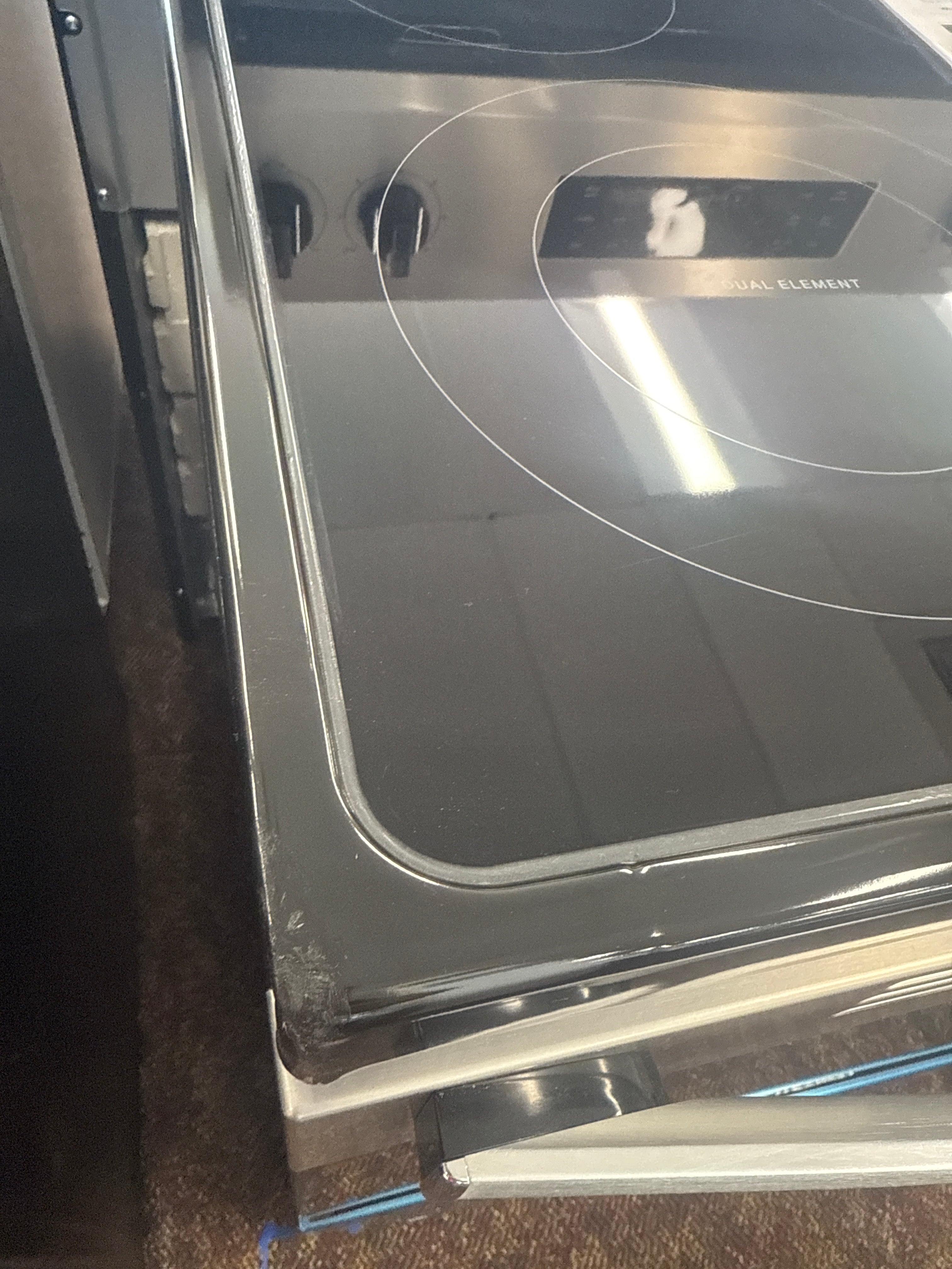 Whirlpool WFES3330RS 5.3 Cu. Ft Electric Range Cooktop Freestanding