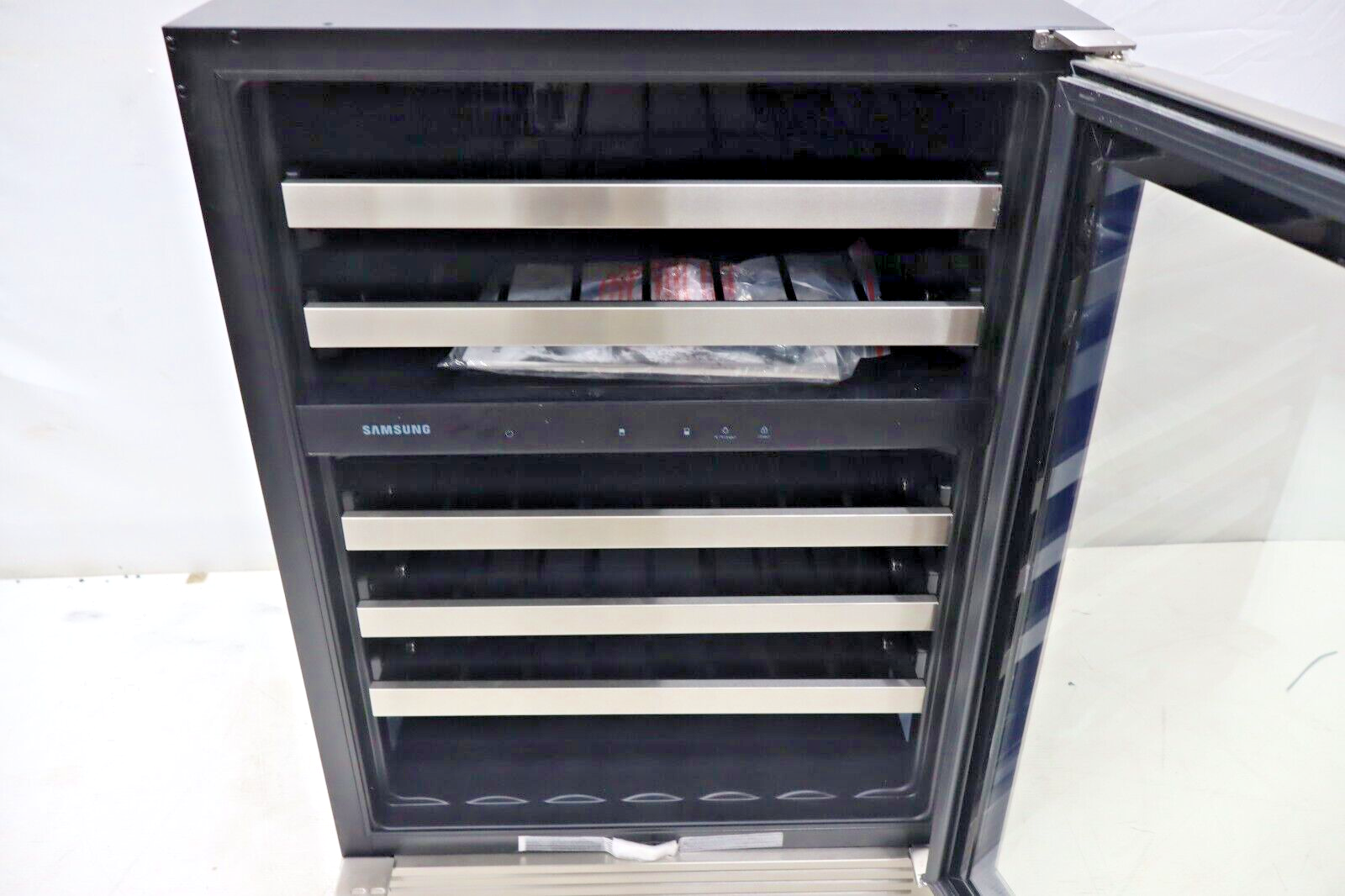 Samsung RW51TS338SR/AA - 51-Bottle Capacity 5.1 Cu. Ft. Wine Cooler in SS