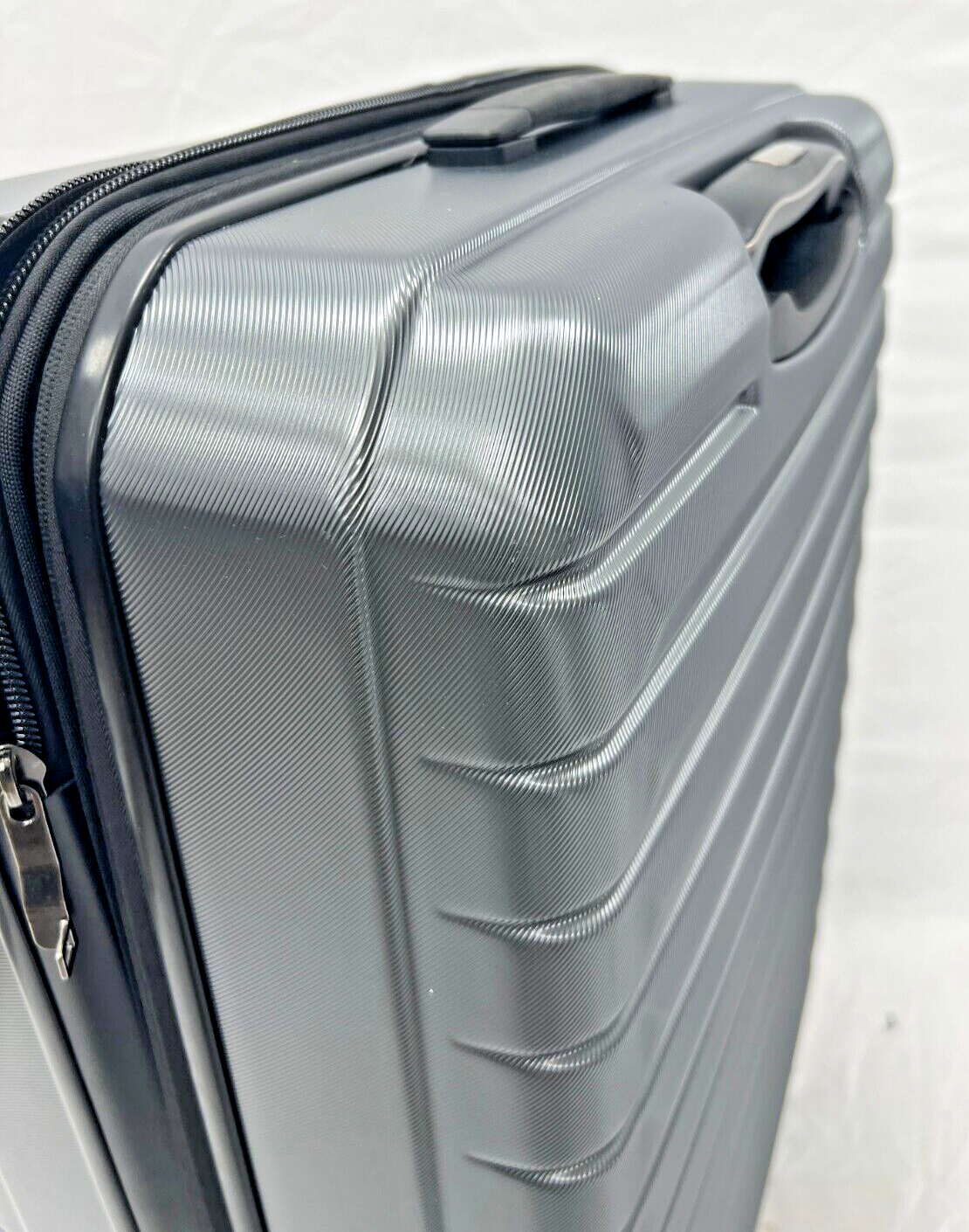 Delsey Paris 1946 Helium Edge 2-Piece 30" & 22" TSA-Accepted Luggage Set, Gray