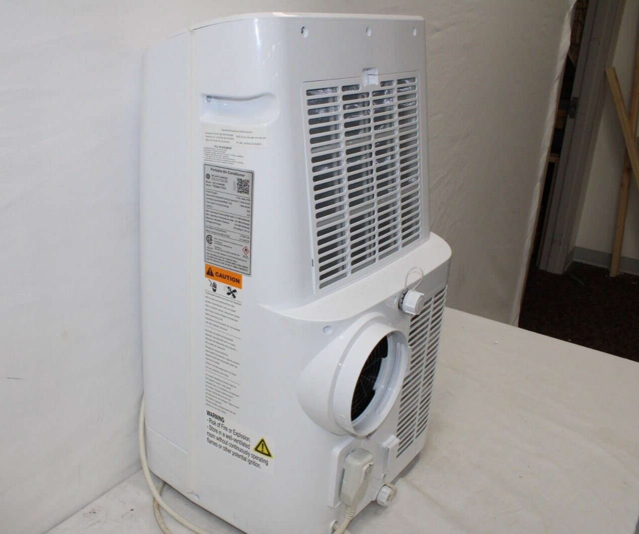 GE APLS10WWB - 450 Sq. Ft. 10,400 BTU Smart Portable Air Conditioner - White