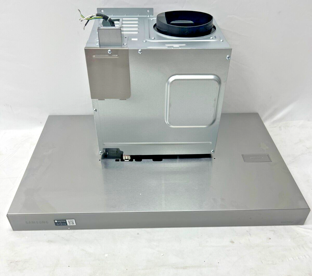 New Samsung BESPOKE NK30CB600WCGAA 29" Convertible Wall Chimney Range Hood, Gray