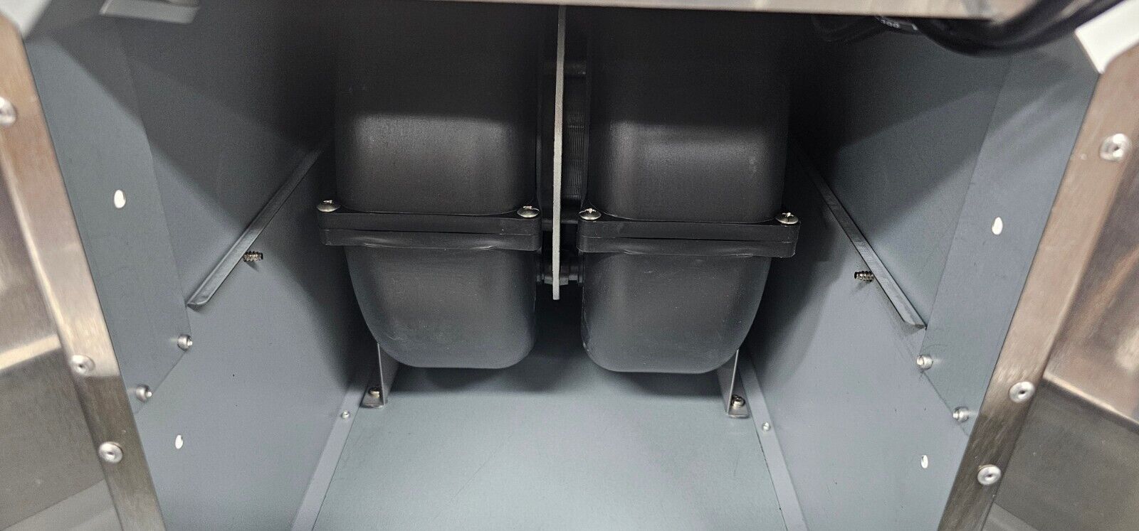 Zephyr Anzio 30" 600 CFM Wall Mount Range Hood w/ LED light Black SS ZAN-E30CBS