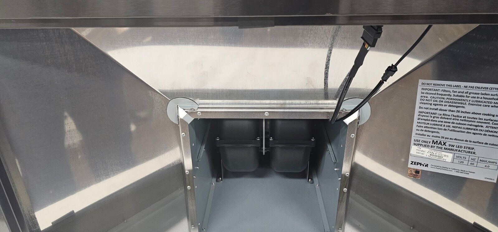 Zephyr Anzio 30" 600 CFM Wall Mount Range Hood w/ LED light Black SS ZAN-E30CBS