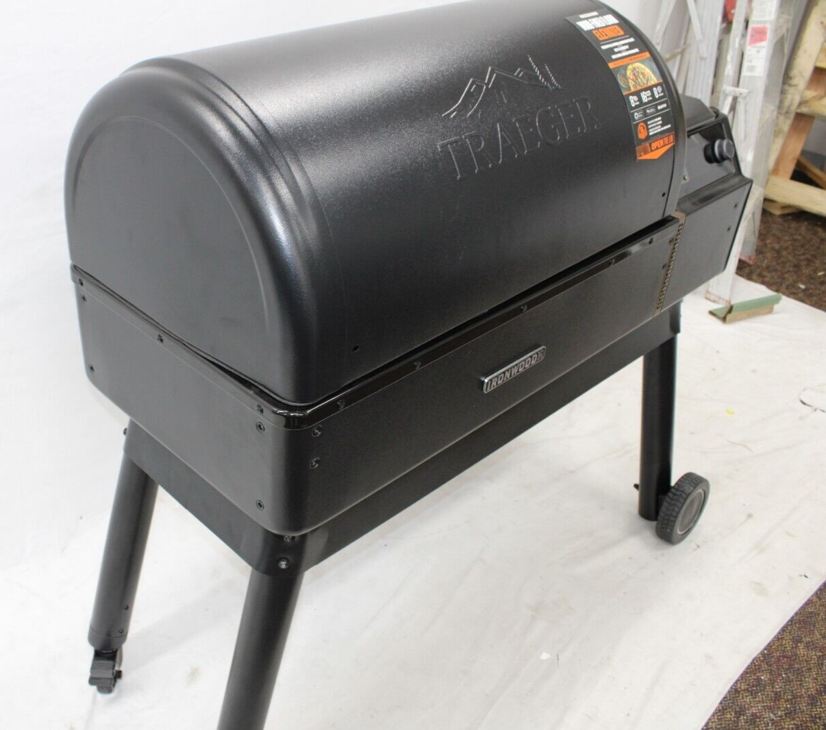 Traeger Grills TFB93RLG - IRONWOOD XL Wood Pellet Outdoor Grill- Black
