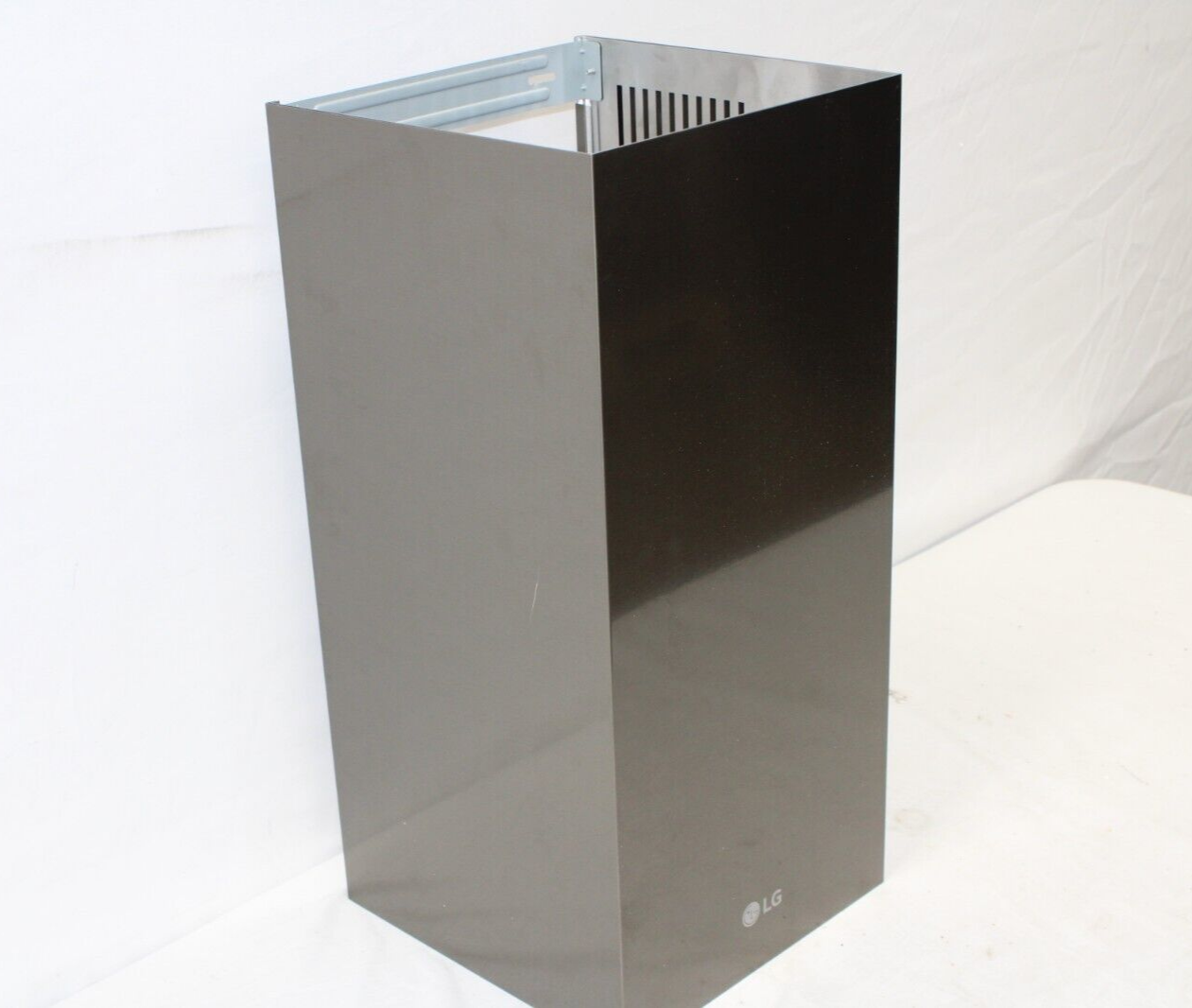 LG 30" Convertible Wall Mount Chimney Range Hood w/ 5 Speed 600 CFM, HCED3015D