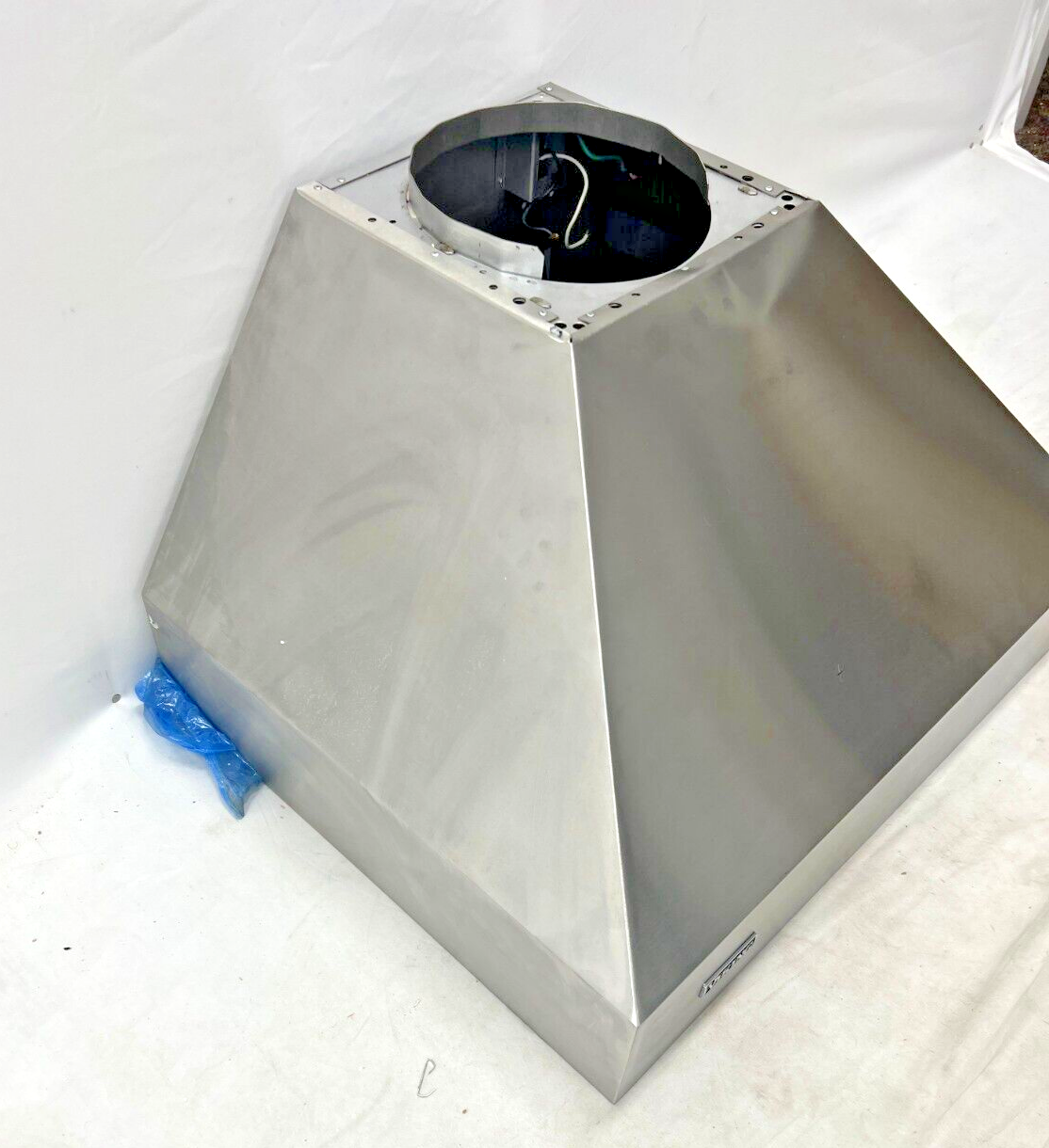 Viking 30" 5 Series Wall Mount Chimney Range Hood VCWH53048SS, No Blower