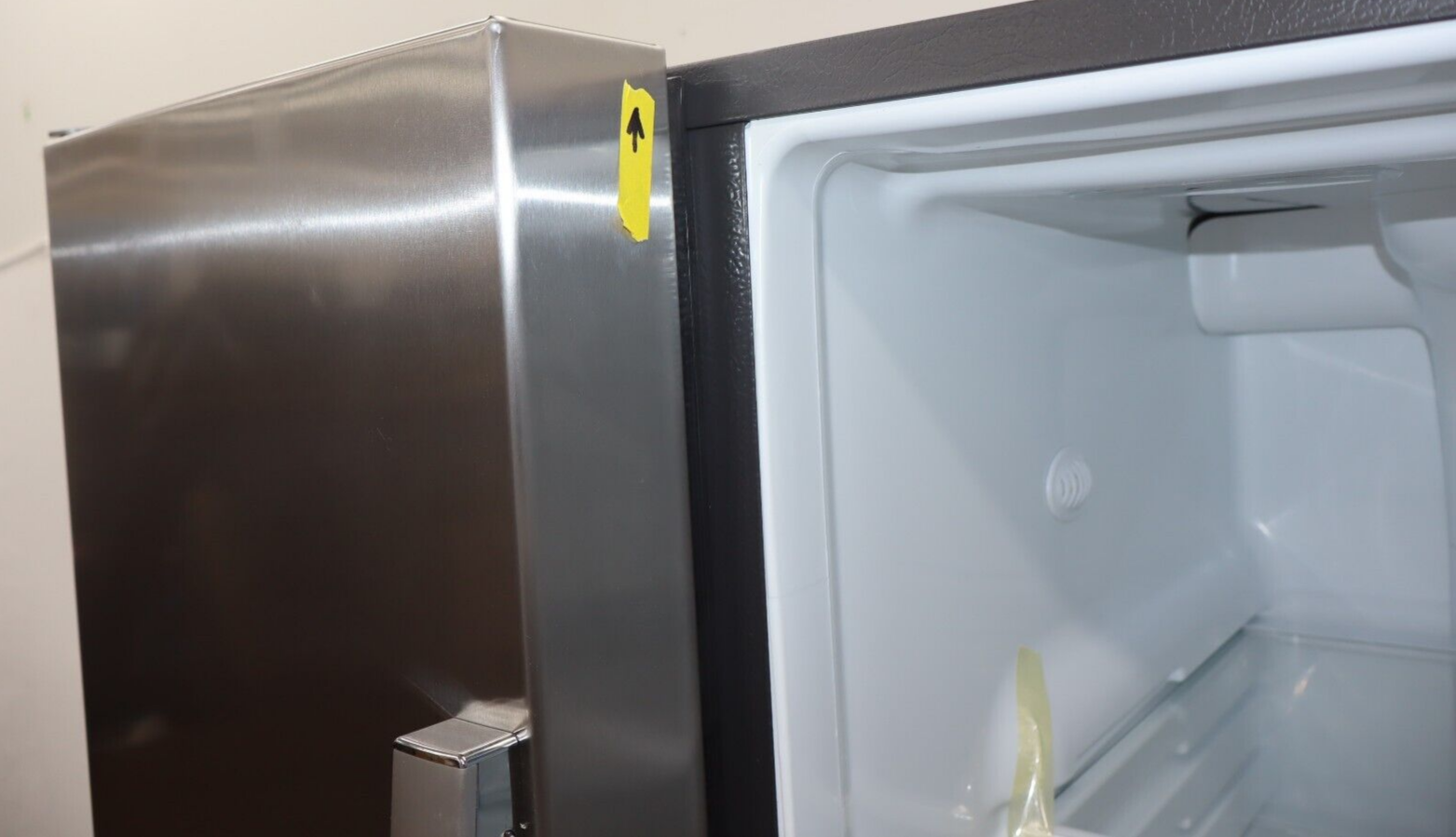 GE GSE25GYPFS 25.3 Cu. Ft. Side-by-Side Refrigerator w/ Ice & Water Dispenser SS