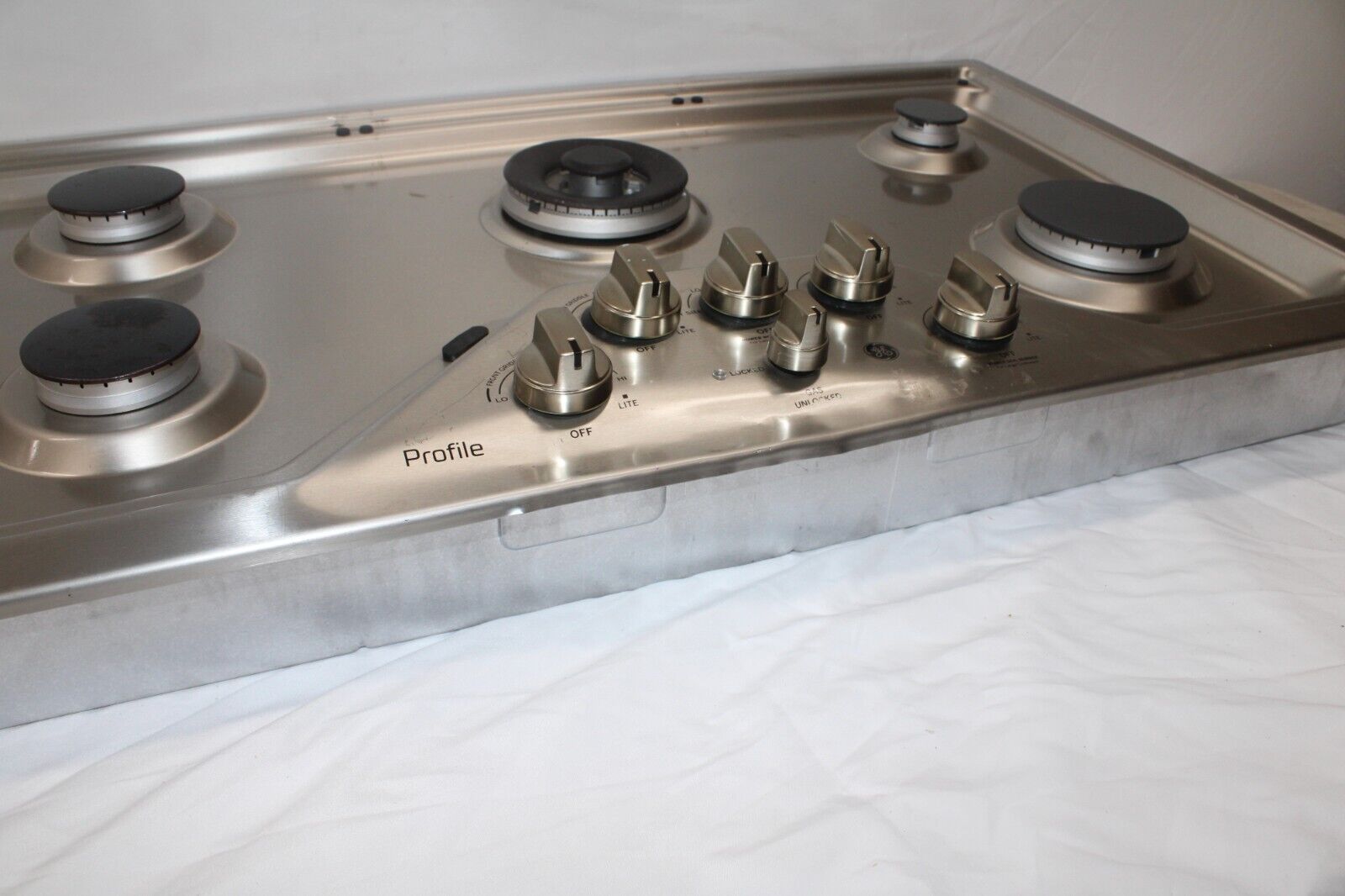 GE Profile PGP9036SLSS 36" Built-In Gas Cooktop in Stainless Steel