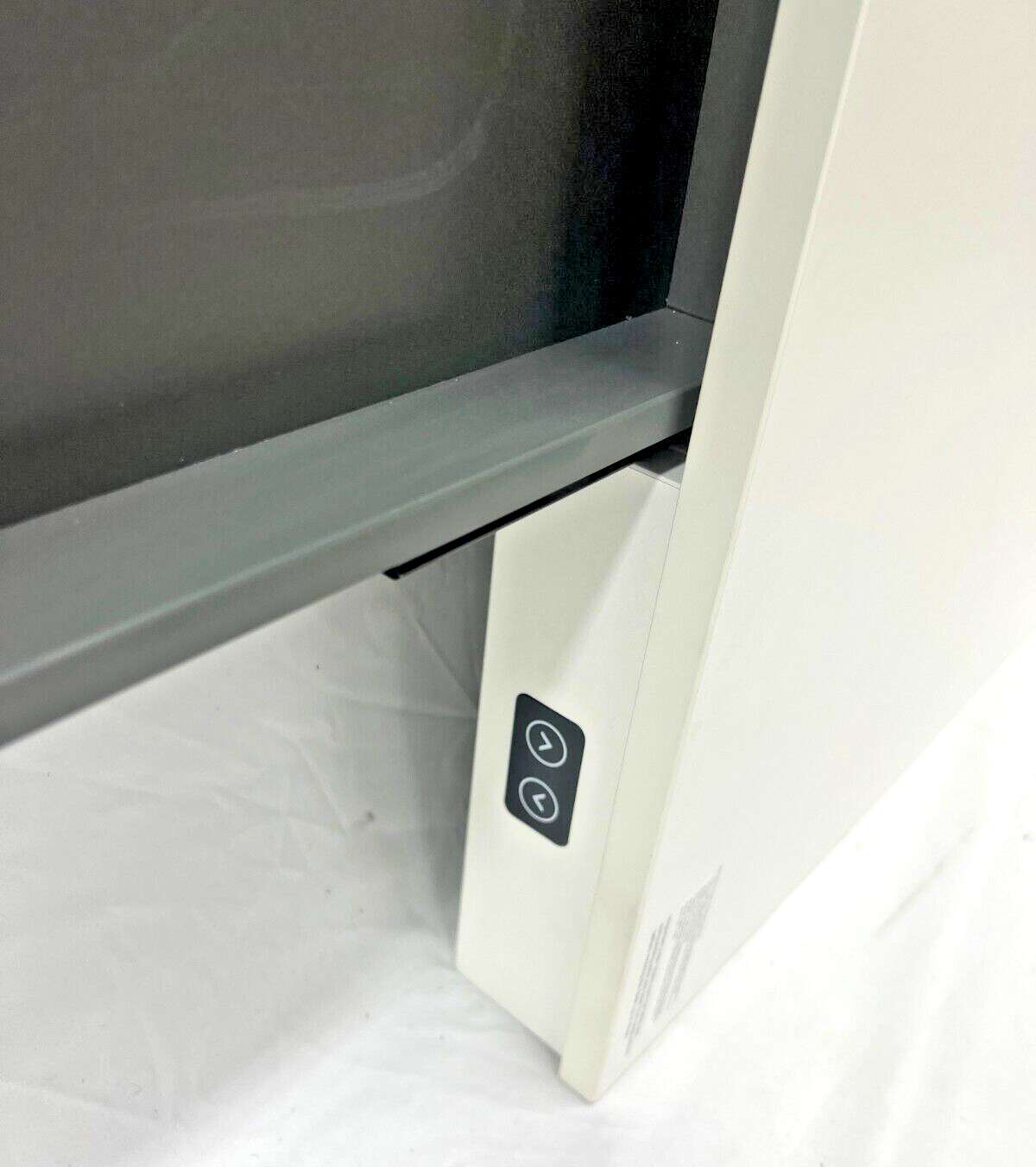 Insignia NS-PSDD48WH Adjustable Powered 1-Drawer Standing Desk 47.6" Wide, White