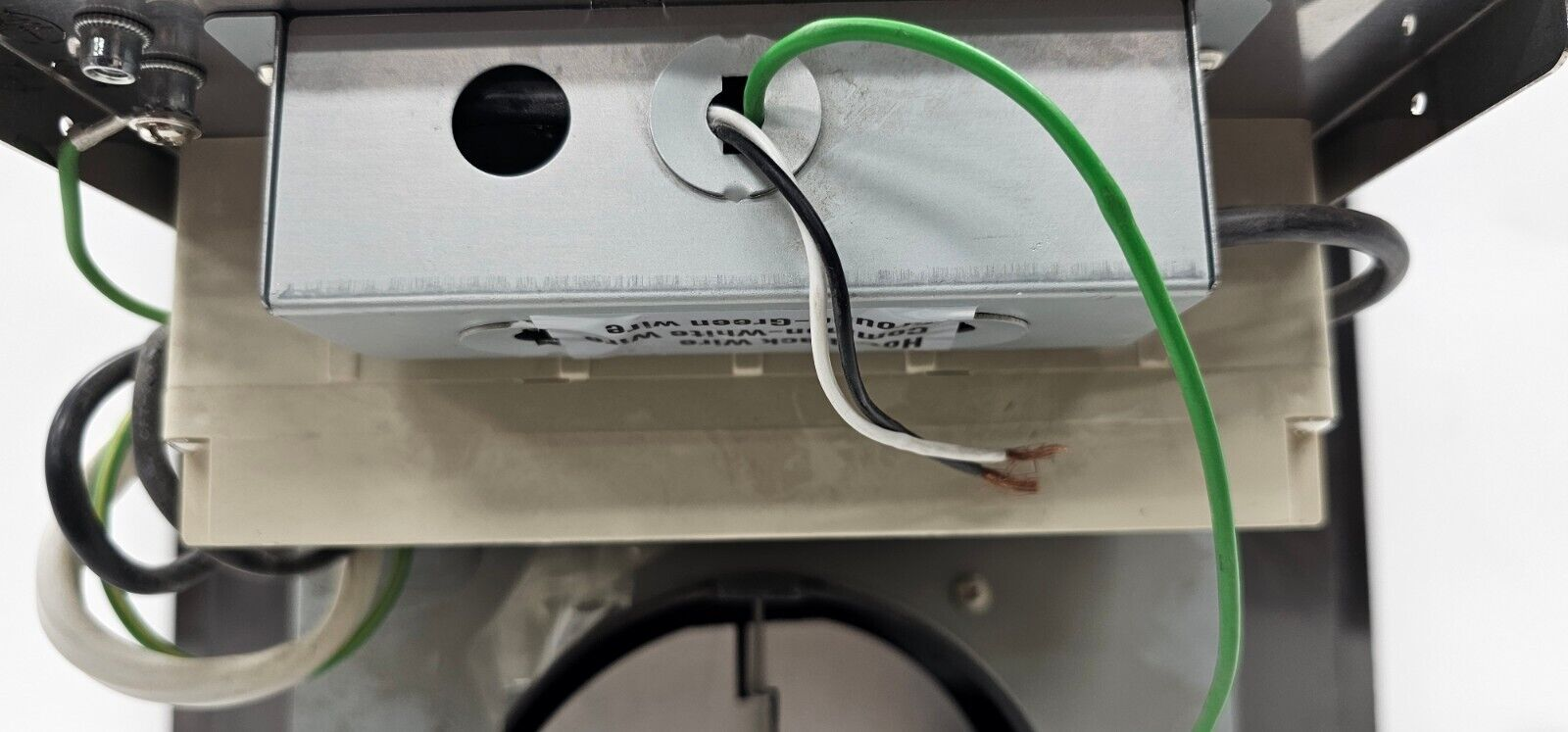 Zephyr Anzio 30" 600 CFM Wall Mount Range Hood w/ LED light Stainless ZAN-E30CBS