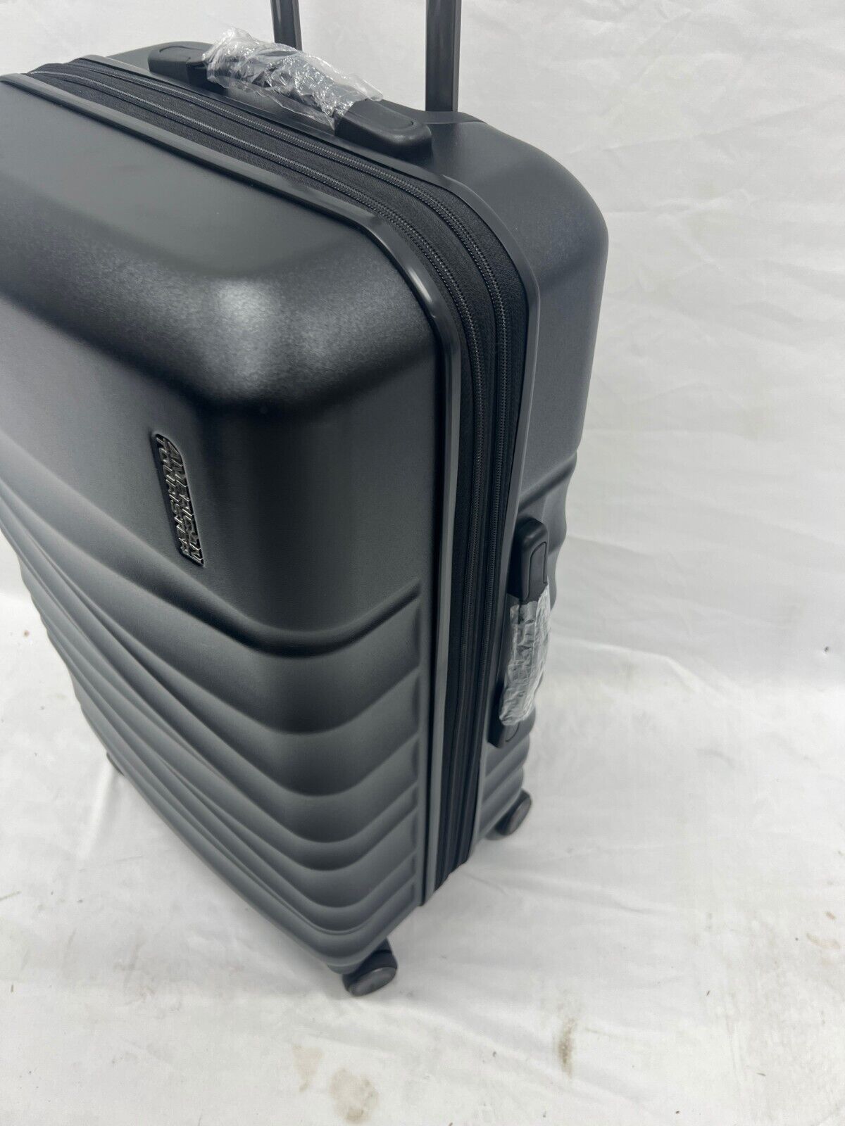 American Tourister Tranquil Hardside 3-Piece 28" 24" 20" Luggage Set in Black