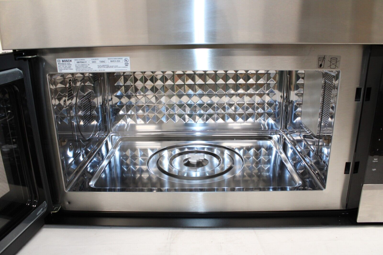 Bosch Benchmark Series HMVP054U 1.8 CU. FT.  Over-The-Range Convection Microwave