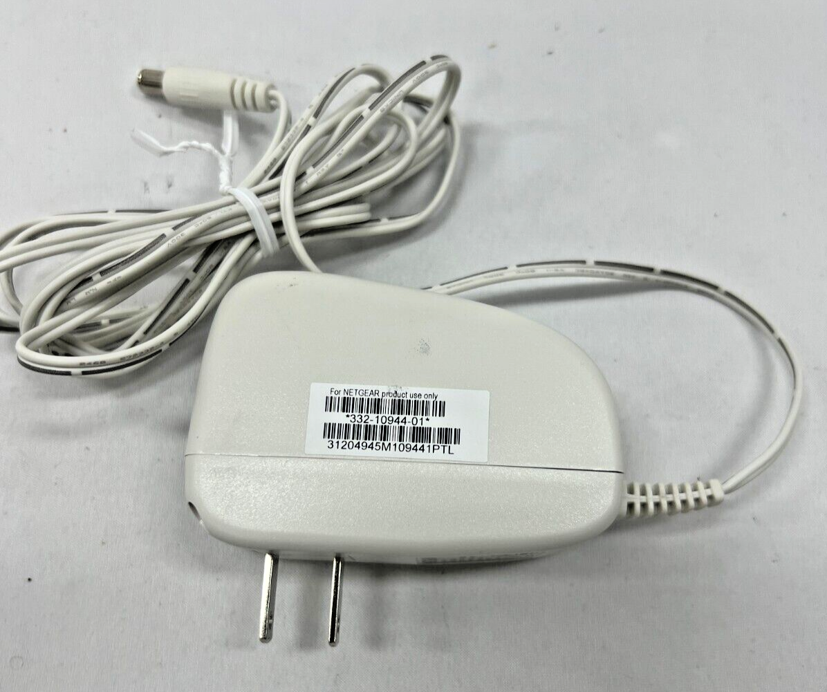 NETGEAR Orbi AC2200 RBR20 Tri-Band Mesh Router & Charging Cable