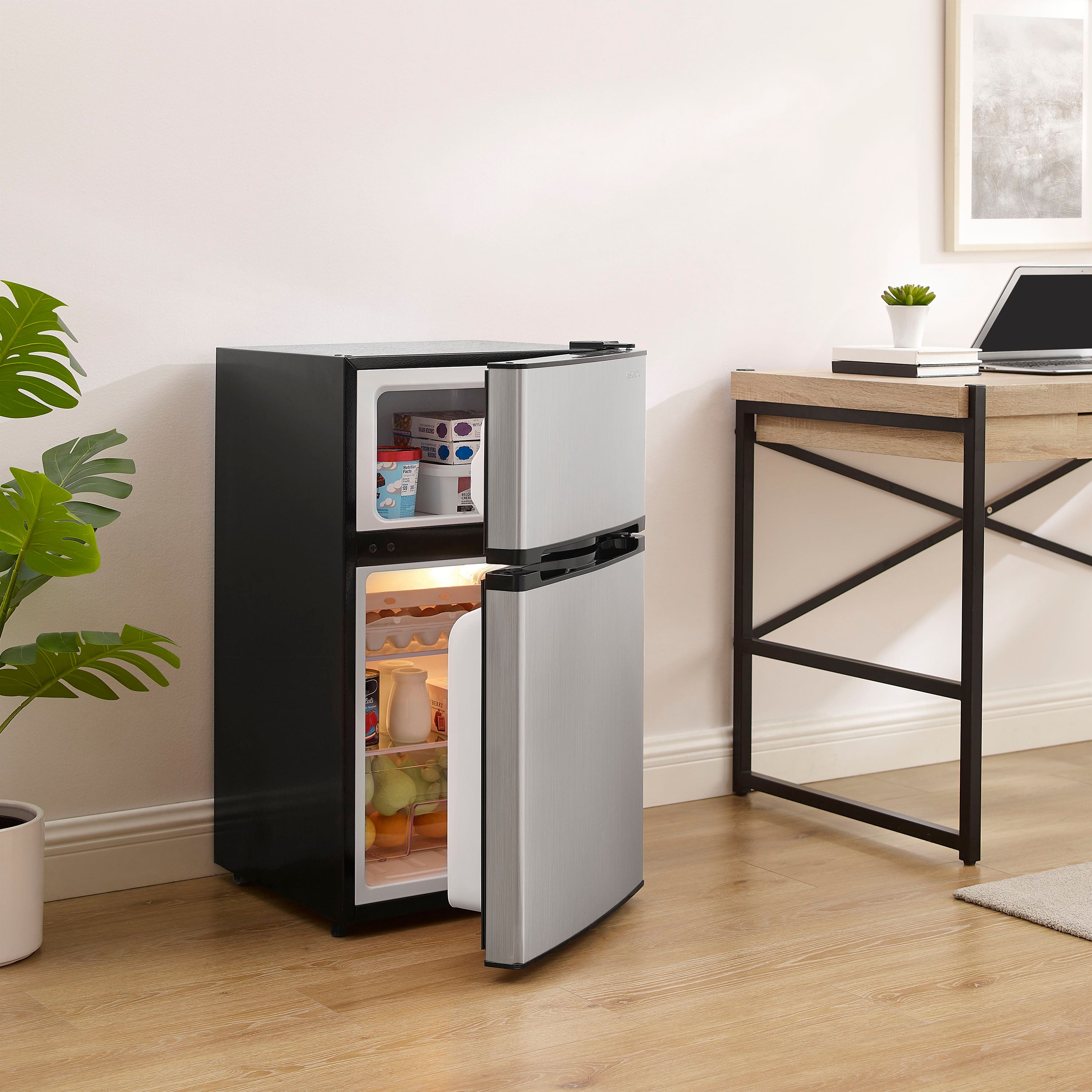 Insignia NSCF30SS9 3.0 Cu. Ft Freezer Top Freezer ENERGY STAR - Image 7