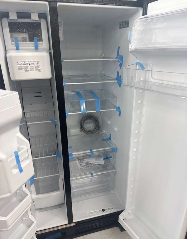 Amana ASI2175GRB 21.4 Cu. Ft 33" Side-by-Side Refrigerator - Black - Assessment Photo 10