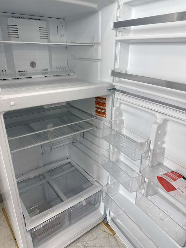 Whirlpool WRTX5028PW 16.3 Cu. Ft 28" Top-Freezer Refrigerator, White - Assessment Photo 10