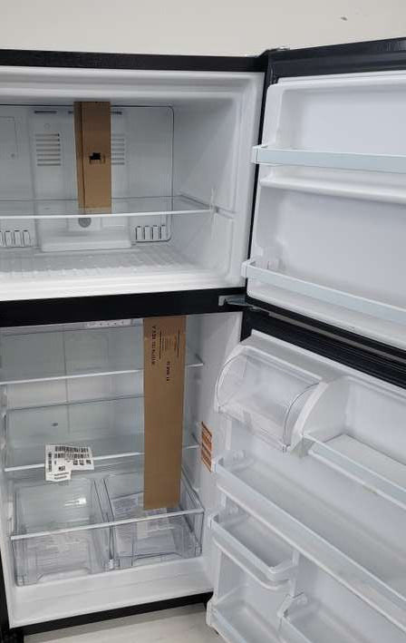 Amana ART318FFDB 18 Cu. Ft. 30" Free Standing Refrigerator Freezer Black - Assessment Photo 10