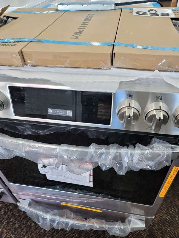 GE Profile PGS930YPFS 5.6 Cu. Ft Range SlideIn BuiltIn Convection - Assessment Photo 11
