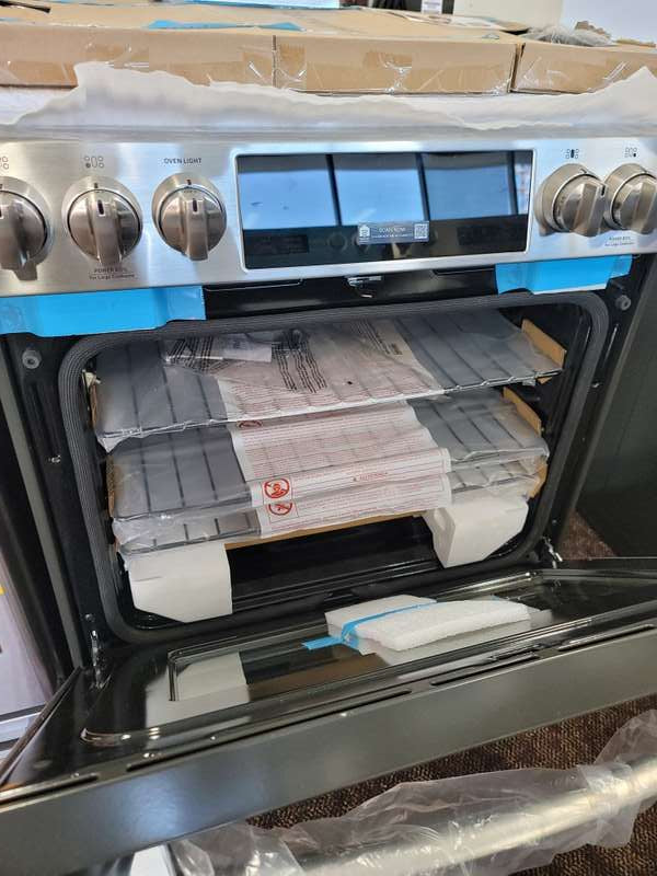 GE Profile PGS930YPFS 5.6 Cu. Ft Range SlideIn BuiltIn Convection - Assessment Photo 12
