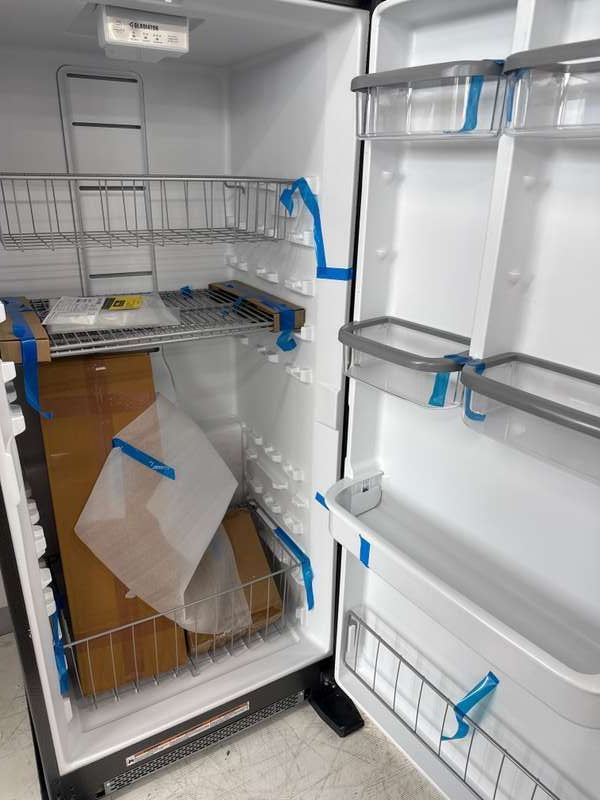 Gladiator GAFZ30FDGB 17.8 Cu. Ft 30" Upright Freezer, Black - Assessment Photo 12