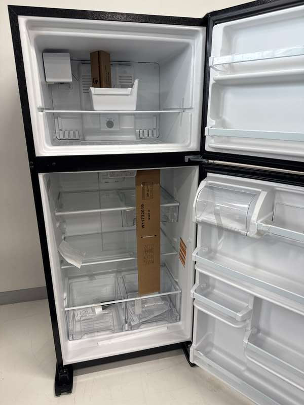 Whirlpool WRT318FMDB 18.2 Cu. Ft 30" Top-Freezer Refrigerator ENERGY STAR Black - Assessment Photo 5