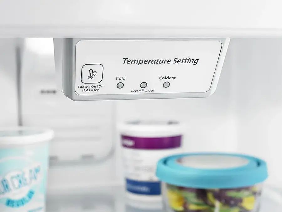 Amana ART318FFDB 18 Cu. Ft. 30" Top-Freezer Refrigerator Freezer Black - Assessment Photo 5