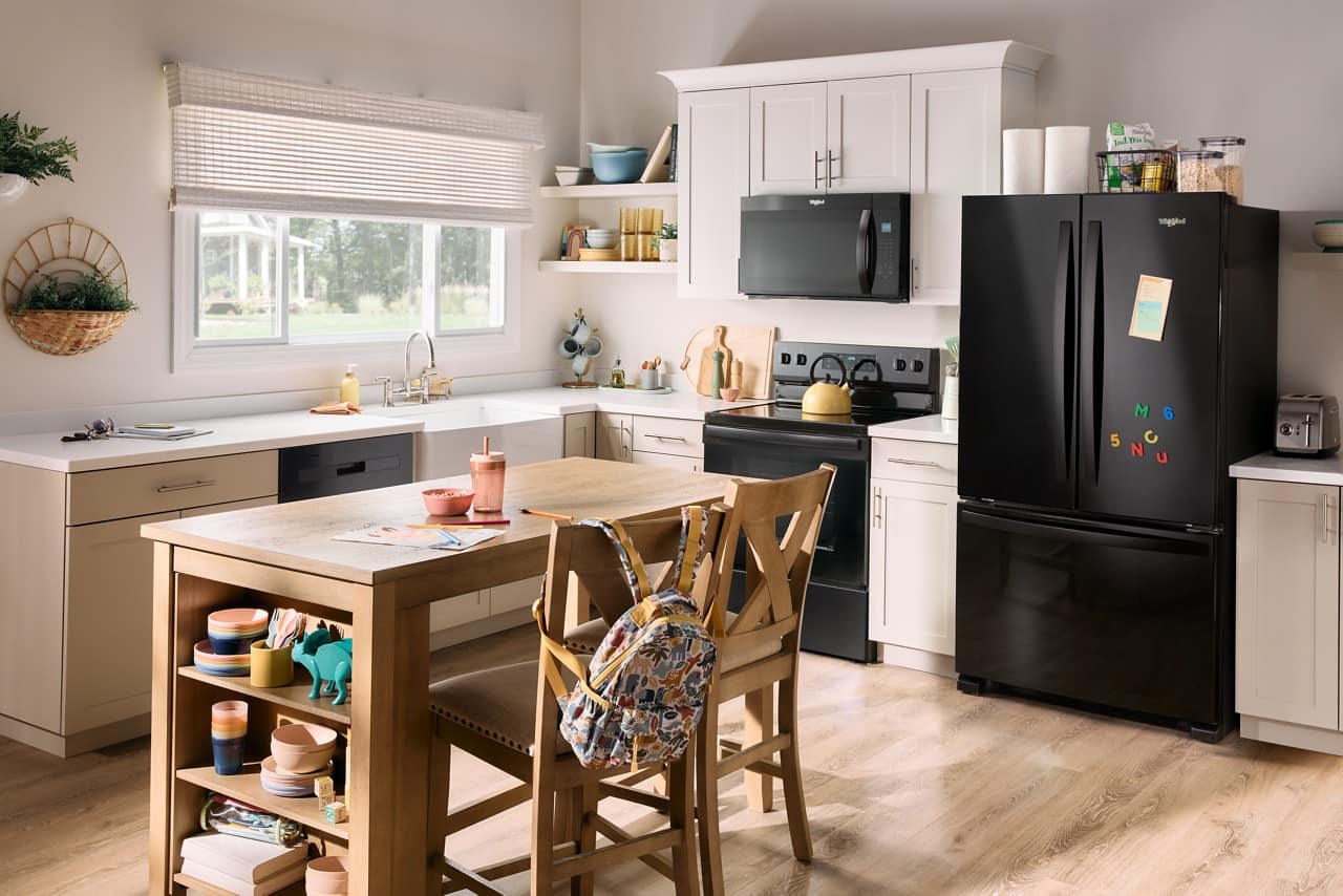 Whirlpool WRFC2036RB 20 Cu. Ft 36" French Door Refrigerator ENERGY STAR Black - Image 8