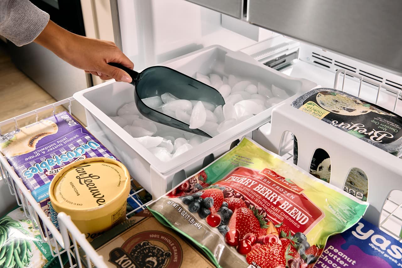 Whirlpool WRFC2036RV 20 Cu. Ft 36" French Door Refrigerator, ENERGY STAR, Black - Image 6