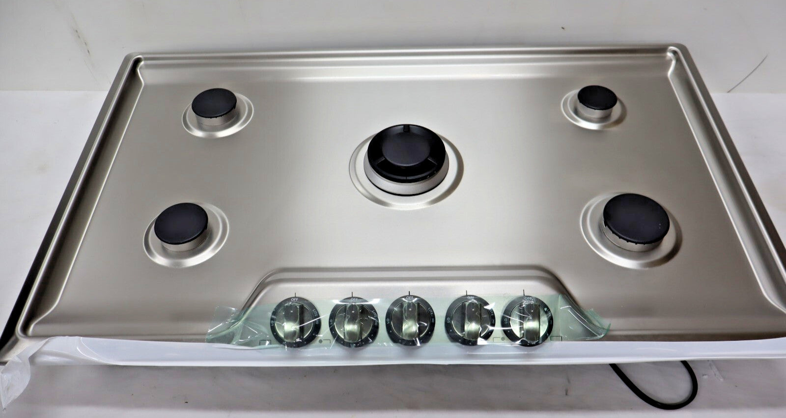 Frigidaire FPGC3677RS - Professional 36" Gas 5-Burner Cooktop w/ Griddle in SS