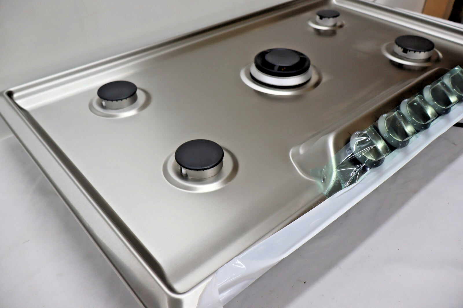 Frigidaire FPGC3677RS - Professional 36" Gas 5-Burner Cooktop w/ Griddle in SS