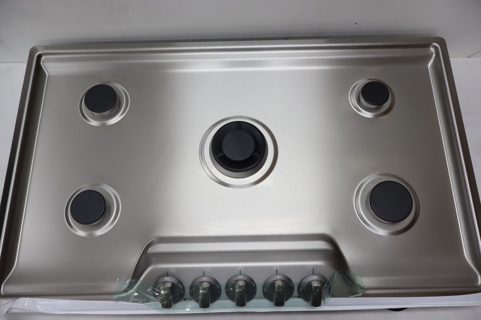 Frigidaire FPGC3677RS - Professional 36" Gas 5-Burner Cooktop w/ Griddle in SS