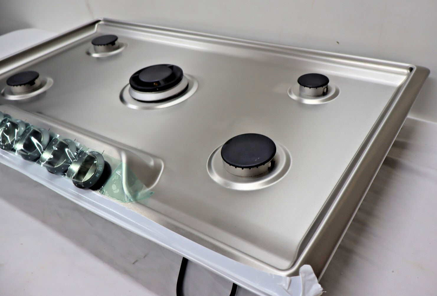 Frigidaire FPGC3677RS - Professional 36" Gas 5-Burner Cooktop w/ Griddle in SS