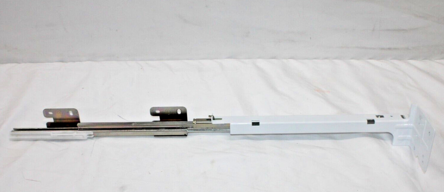 Insignia NS-RBM18SS0 Right Side Freezer Door Hinge Replacement