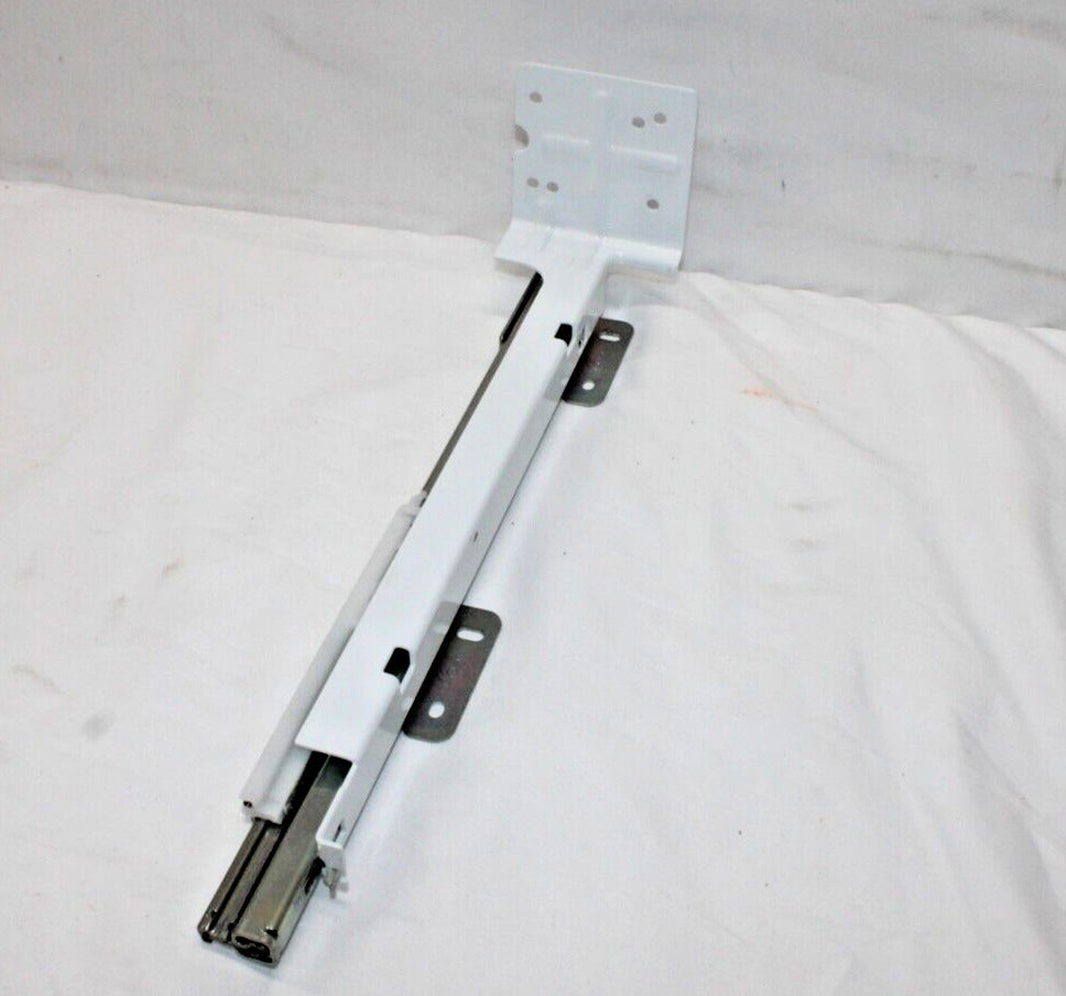 Insignia NS-RBM18SS0 Left Side Freezer Door Hinge Replacement