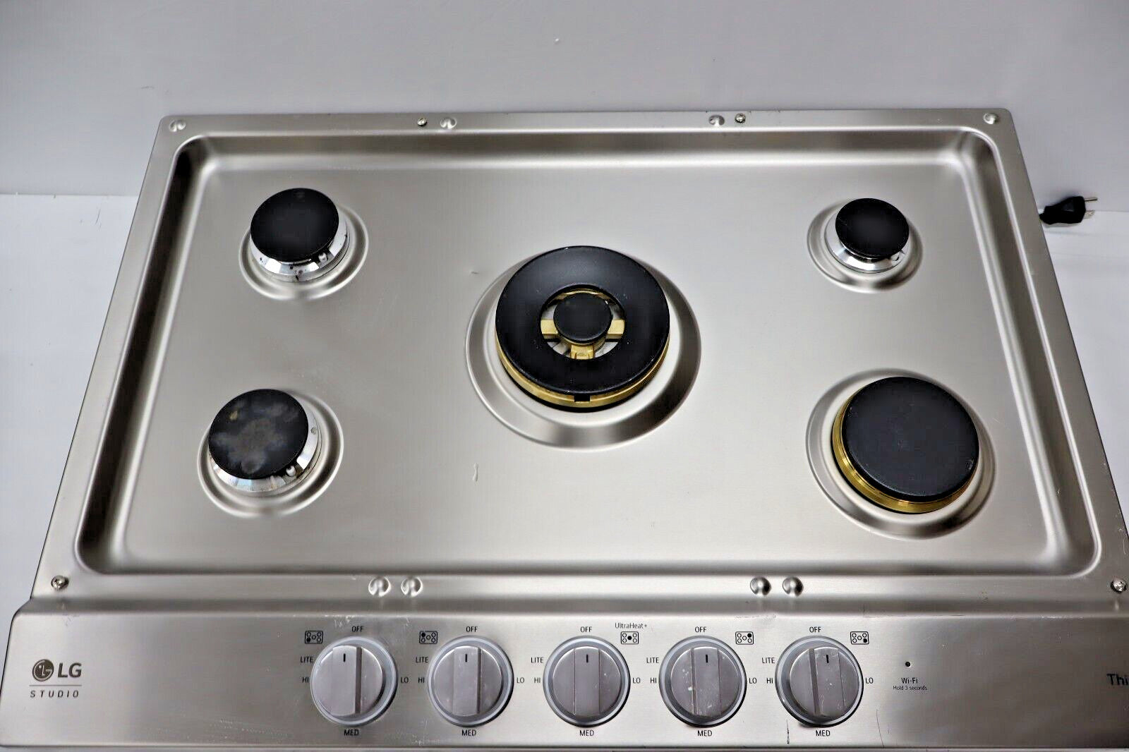 LG - STUDIO CBGS3028S 30-in Smart Built-In Gas Cooktop w/ 5 Burners & Ultra Heat