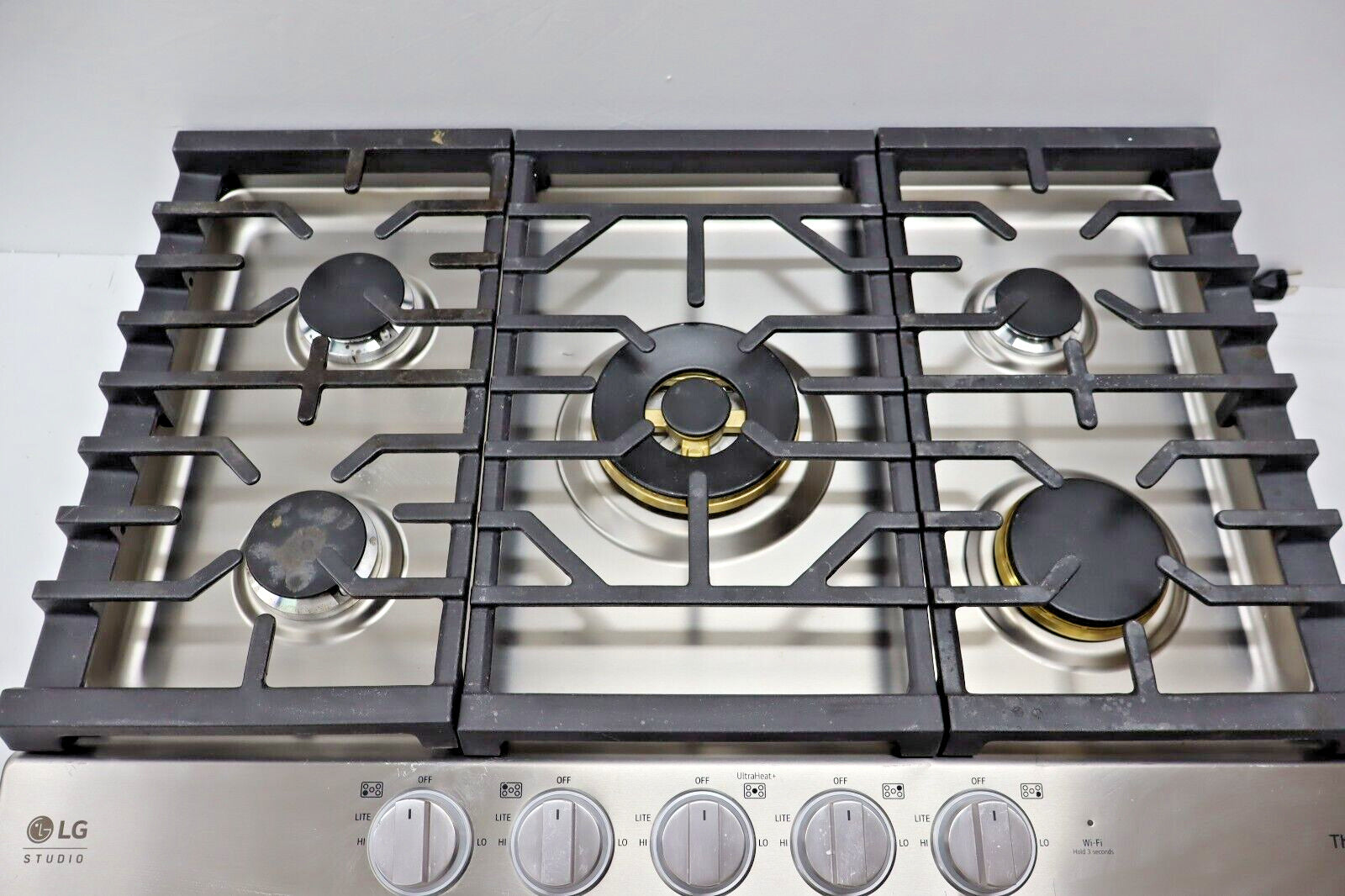 LG - STUDIO CBGS3028S 30-in Smart Built-In Gas Cooktop w/ 5 Burners & Ultra Heat