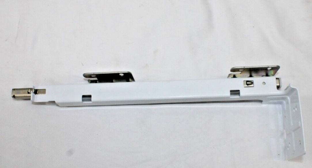 Insignia NS-RBM18SS0 Right Side Freezer Door Hinge Replacement